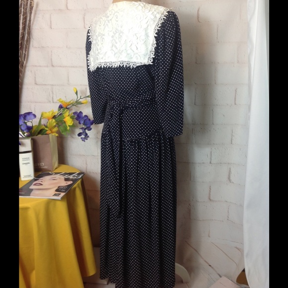 ⬇️ POLKA DOT MIDI DRESS - Picture 3 of 5